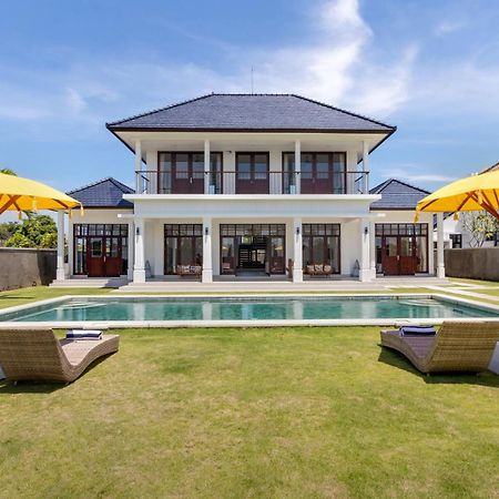 Villa Besakih 5Br, 5 Mins To Beach - Canggu Ngoại thất bức ảnh