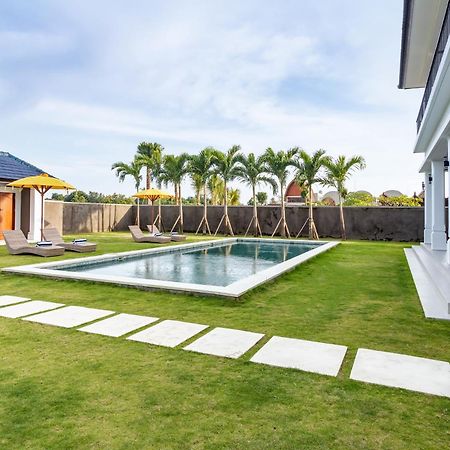 Villa Besakih 5Br, 5 Mins To Beach - Canggu Ngoại thất bức ảnh